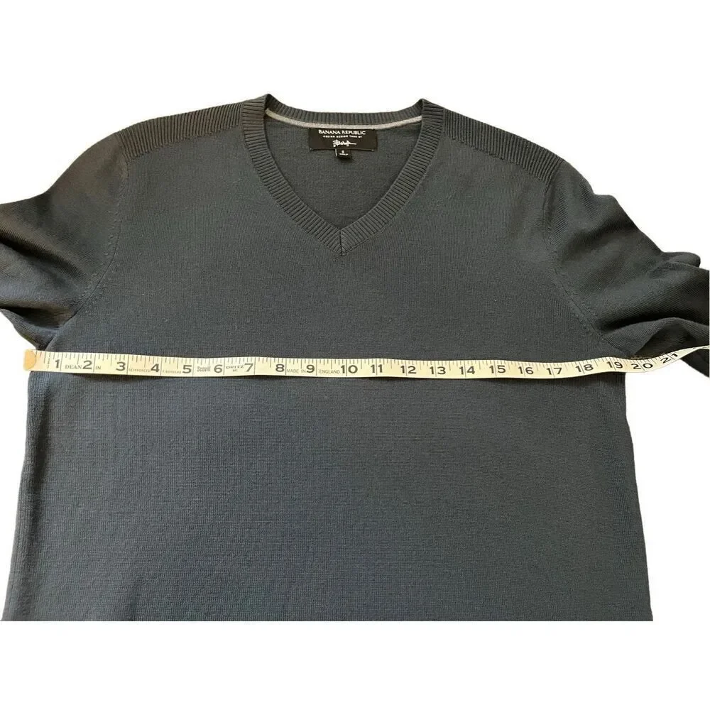 Banana Republic blue fine merino v-neck wool sweater - S